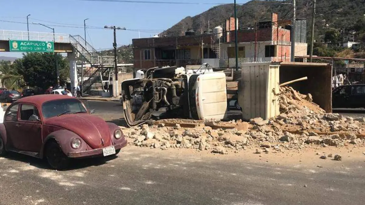 Camión volteado México Acapulco